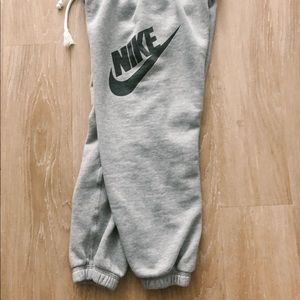 Nike Cropped Sweatpants